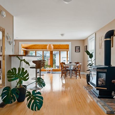 Sunroom On Maple Пиктон Экстерьер фото
